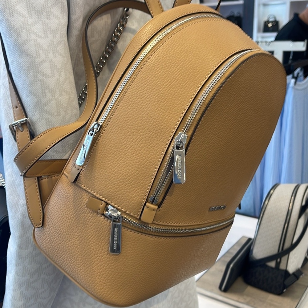 MICHAEL KORS Rhea Medium Pebbled Leather Zip Backpack
PEANUT
NWT MK - Picture 7 of 16